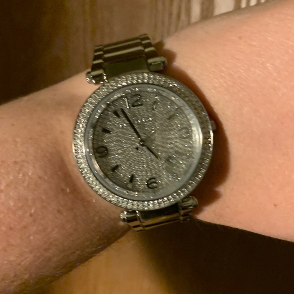 Michael Kors Watch - Picture 4 of 12